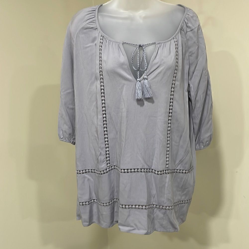 NWT B Boutique Gray Boho Blouse. Size M medium 8/10